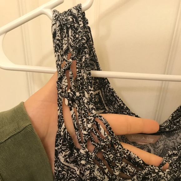 Black and white patterned tank top only worn once - Picture 3 of 4